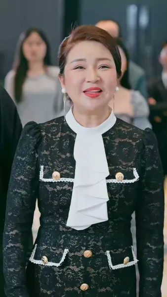 ธิดาเหนือบัลลังก์