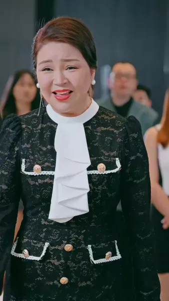 ธิดาเหนือบัลลังก์