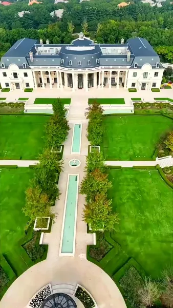 จากพี่เลี้ยงสู่ไอดอลบอส