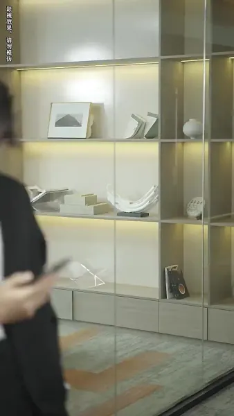 หลังจากการหย่าร้าง ภรรยาเก่าของเขาได้นำลูกไป