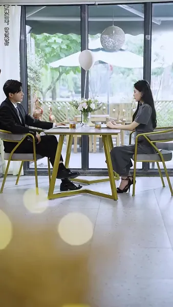 หลังจากการหย่าร้าง ภรรยาเก่าของเขาได้นำลูกไป