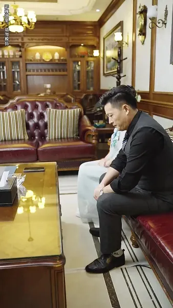 หลังจากการหย่าร้าง ภรรยาเก่าของเขาได้นำลูกไป