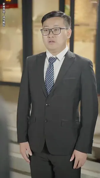 หลังจากการหย่าร้าง ภรรยาเก่าของเขาได้นำลูกไป