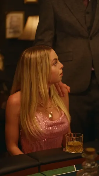 ใต้หน้ากากคือทายาทเศรษฐี