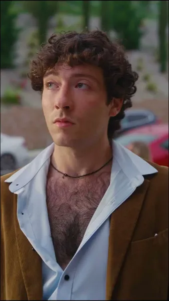 ใต้หน้ากากคือทายาทเศรษฐี