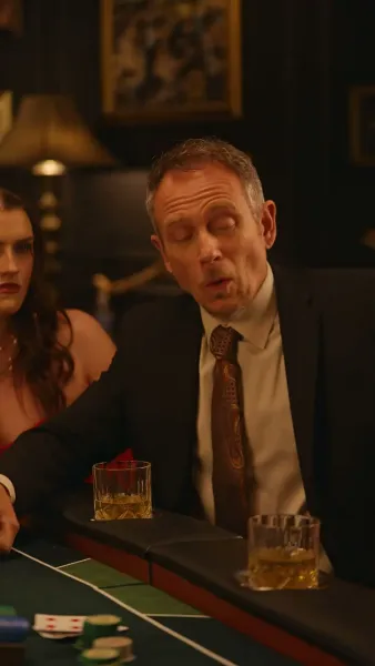 ใต้หน้ากากคือทายาทเศรษฐี