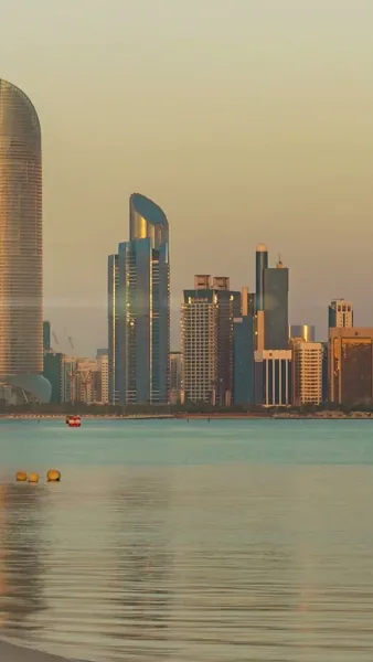 ใต้หน้ากากคือทายาทเศรษฐี