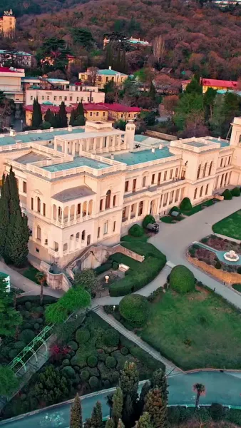 ใต้หน้ากากคือทายาทเศรษฐี