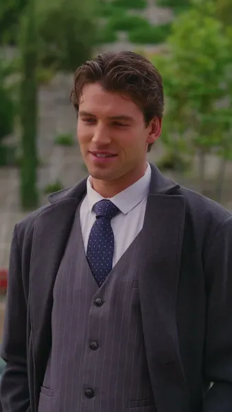 ใต้หน้ากากคือทายาทเศรษฐี