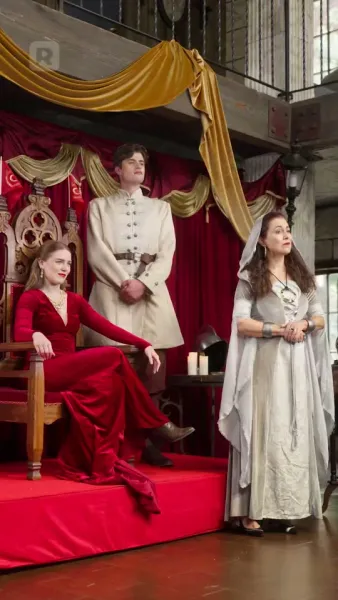 (พากย์) ราชินีผู้กำเนิดใหม่จากเถ้าธุลี