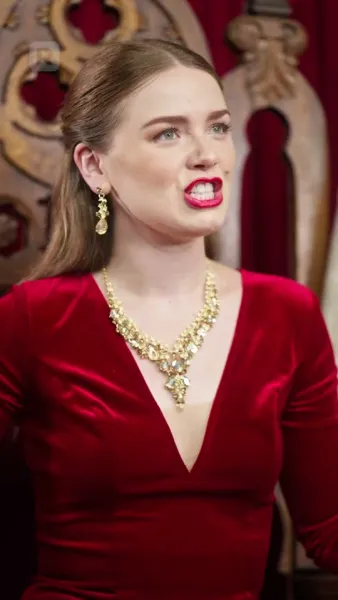 (พากย์) ราชินีผู้กำเนิดใหม่จากเถ้าธุลี