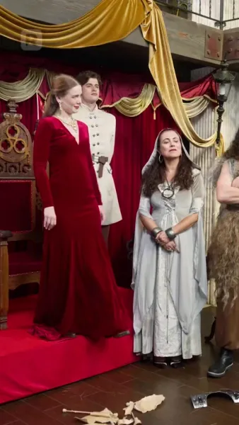 (พากย์) ราชินีผู้กำเนิดใหม่จากเถ้าธุลี