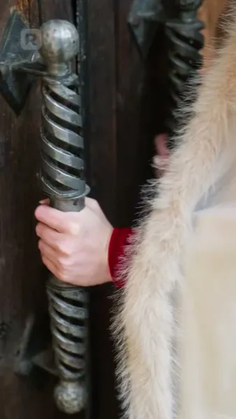 (พากย์) ราชินีผู้กำเนิดใหม่จากเถ้าธุลี