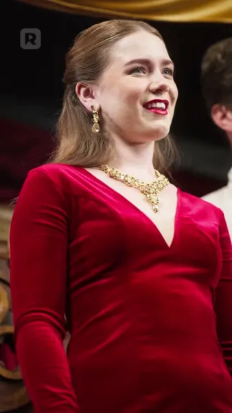 (พากย์) ราชินีผู้กำเนิดใหม่จากเถ้าธุลี