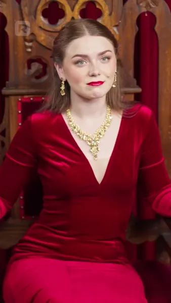 (พากย์) ราชินีผู้กำเนิดใหม่จากเถ้าธุลี