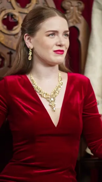 (พากย์) ราชินีผู้กำเนิดใหม่จากเถ้าธุลี