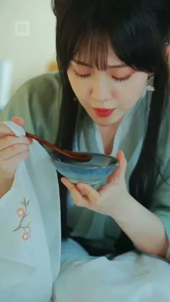 หญิงย่าที่โชคร้าย