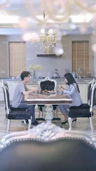 ผู้หญิงใหญ่ของนายพาราโนย่าที่อบอุ่น