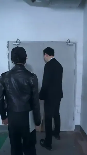 ผู้หญิงใหญ่ของนายพาราโนย่าที่อบอุ่น