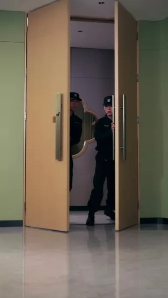 ฉันมีอำนาจล้นฟ้า กลับถูกทัวร์ลง