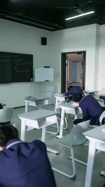 คุณย่าทวดคืนบัลลังก์