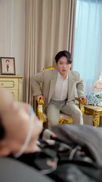 คุณย่าทวดคืนบัลลังก์