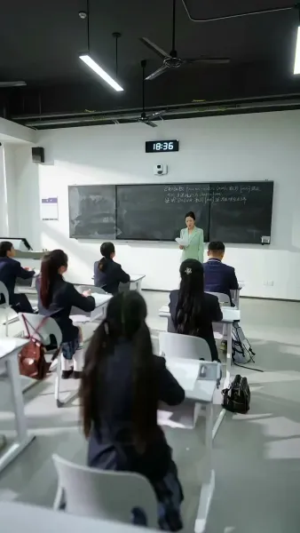 คุณย่าทวดคืนบัลลังก์