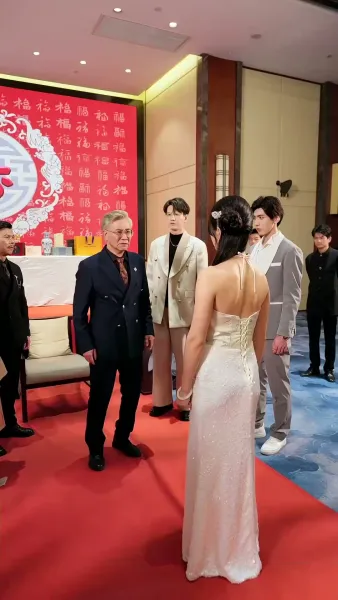 คุณย่าทวดคืนบัลลังก์