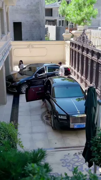 คุณย่าทวดคืนบัลลังก์