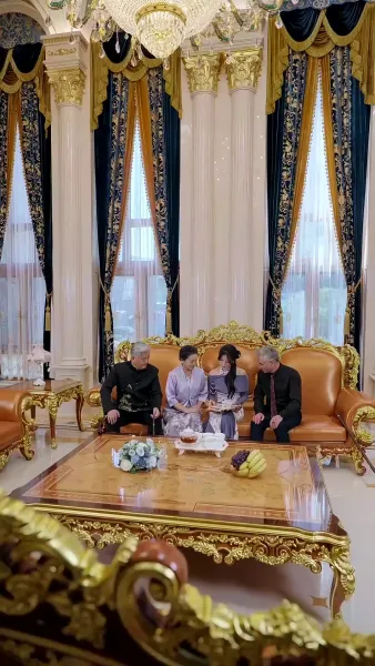 คุณย่าทวดคืนบัลลังก์