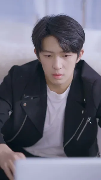 แสงจันทร์ที่ถูกลบเลือน