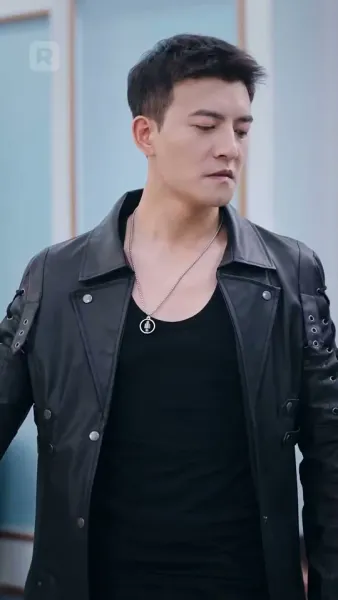 พ่อค้าปลาธรรมดา
เป็นบอสใหญ่ตัวจริง