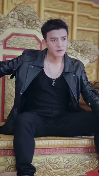 พ่อค้าปลาธรรมดา
เป็นบอสใหญ่ตัวจริง