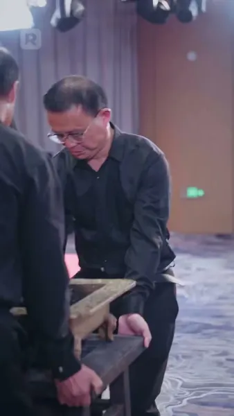 พ่อค้าปลาธรรมดา
เป็นบอสใหญ่ตัวจริง