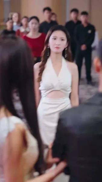 พ่อค้าปลาธรรมดา
เป็นบอสใหญ่ตัวจริง