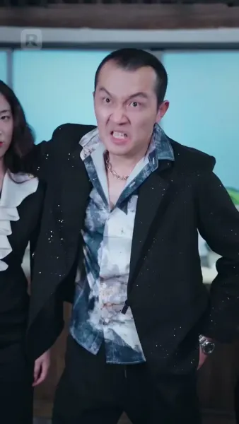 พ่อค้าปลาธรรมดา
เป็นบอสใหญ่ตัวจริง