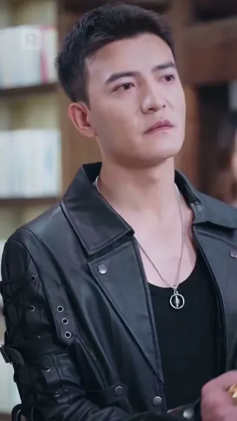 พ่อค้าปลาธรรมดา
เป็นบอสใหญ่ตัวจริง