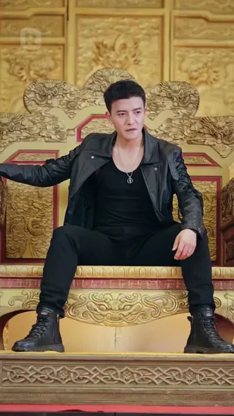 พ่อค้าปลาธรรมดา
เป็นบอสใหญ่ตัวจริง