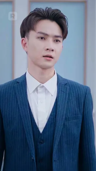 พ่อค้าปลาธรรมดา
เป็นบอสใหญ่ตัวจริง