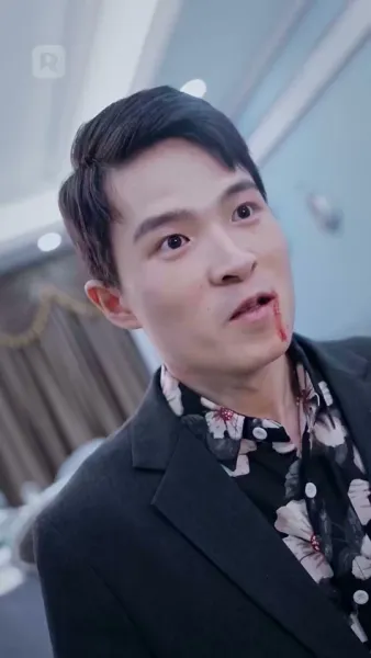 พ่อค้าปลาธรรมดา
เป็นบอสใหญ่ตัวจริง