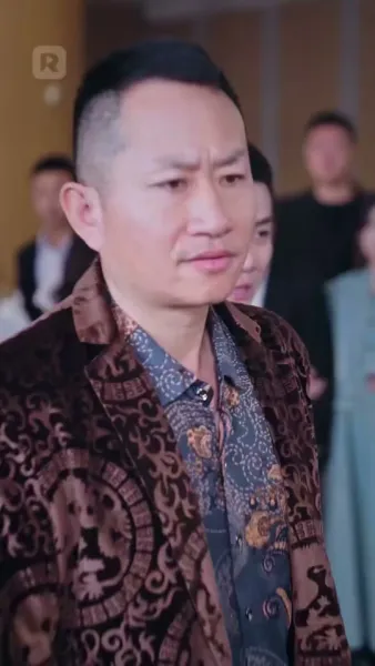 พ่อค้าปลาธรรมดา
เป็นบอสใหญ่ตัวจริง