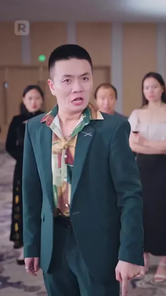 พ่อค้าปลาธรรมดา
เป็นบอสใหญ่ตัวจริง