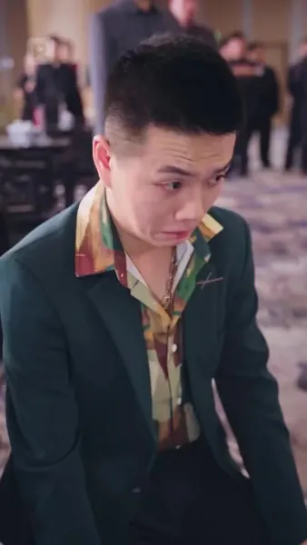 พ่อค้าปลาธรรมดา
เป็นบอสใหญ่ตัวจริง