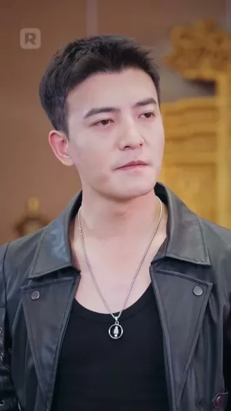 พ่อค้าปลาธรรมดา
เป็นบอสใหญ่ตัวจริง