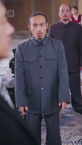 พ่อค้าปลาธรรมดา
เป็นบอสใหญ่ตัวจริง