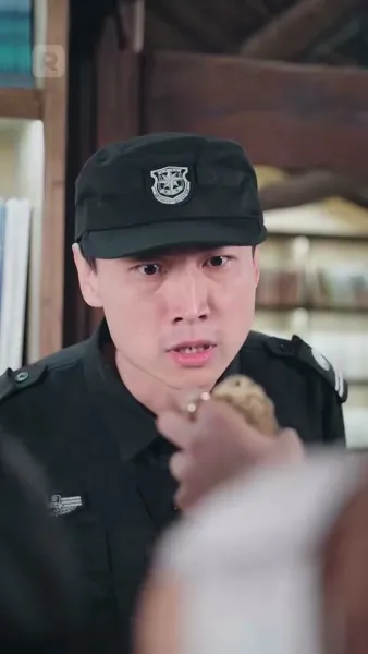 พ่อค้าปลาธรรมดา
เป็นบอสใหญ่ตัวจริง