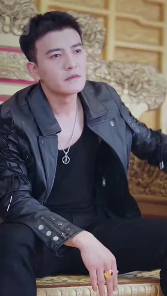 พ่อค้าปลาธรรมดา
เป็นบอสใหญ่ตัวจริง