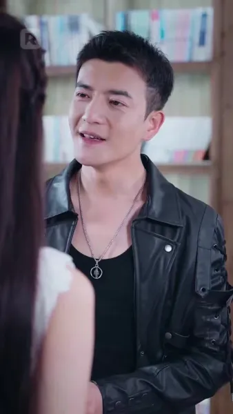 พ่อค้าปลาธรรมดา
เป็นบอสใหญ่ตัวจริง