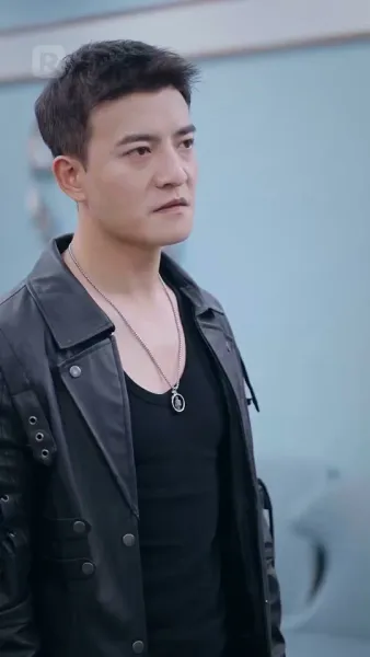 พ่อค้าปลาธรรมดา
เป็นบอสใหญ่ตัวจริง