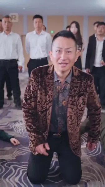 พ่อค้าปลาธรรมดา
เป็นบอสใหญ่ตัวจริง